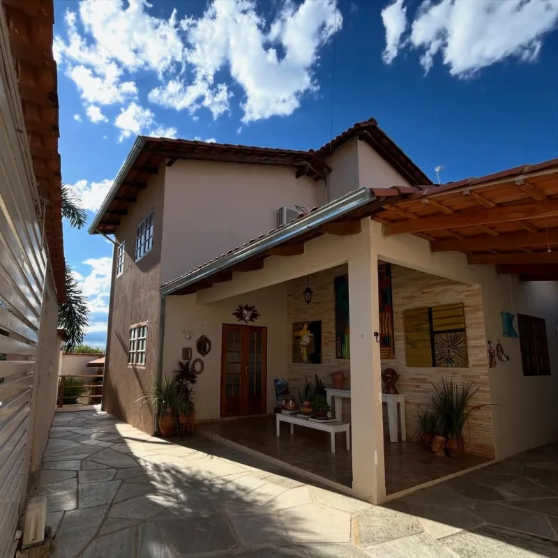 CASA COM ARTE